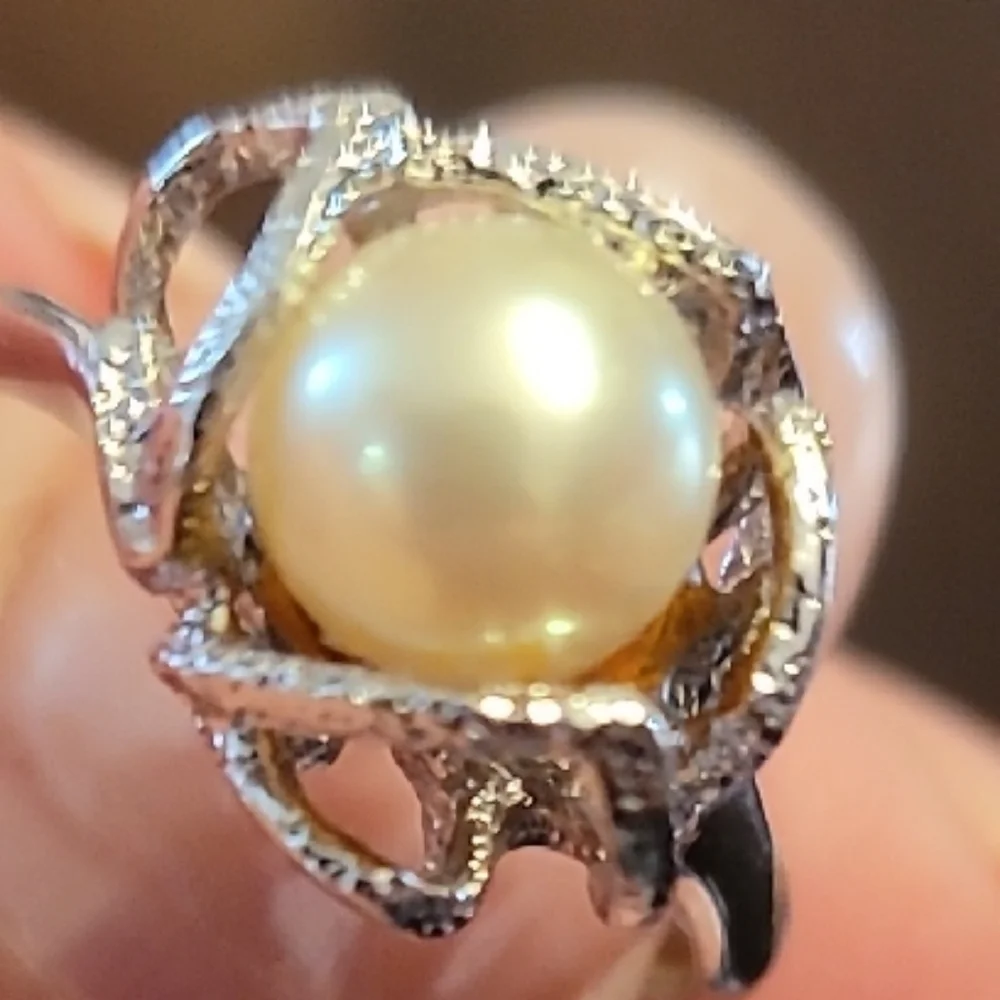 Elegant Silver and Gold Pearl Ring